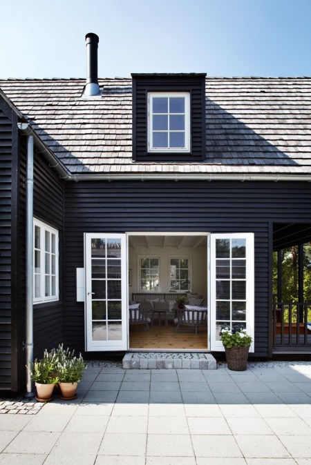 black house paint with white trim