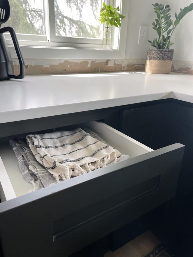 kitchen cabinet