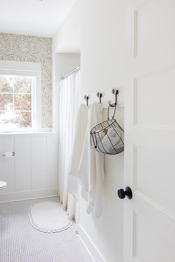 white farmhouse bathroom